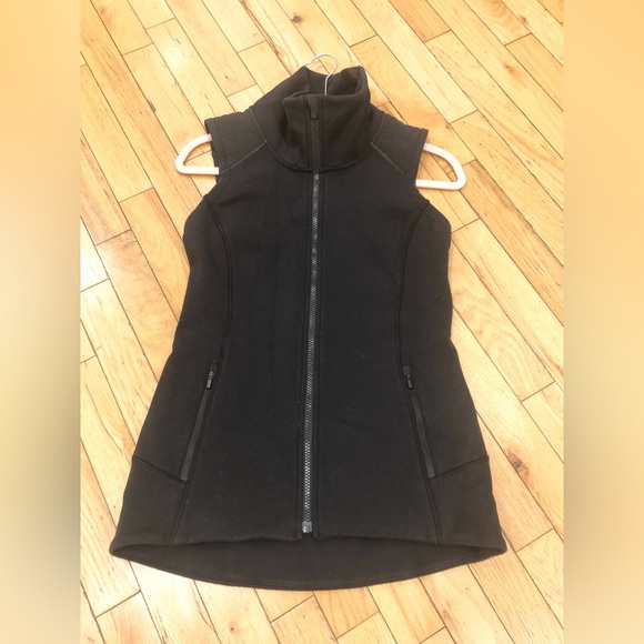 ATHLETA Stronger vest in black with full zipper and two pockets. Size S. - Picture 3 of 13